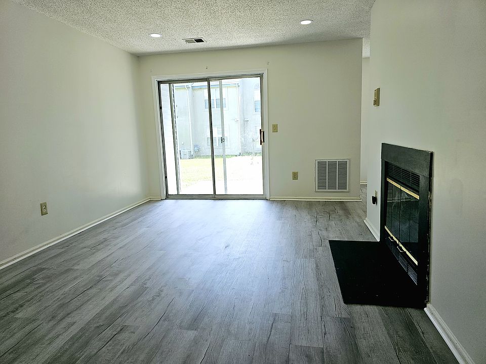 1st image of 45 Tanglewood Ct #1