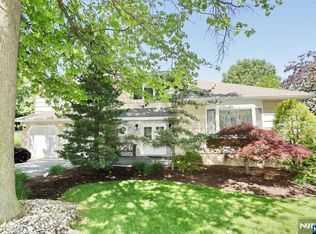 517 Pine Hill Rd, Leonia, NJ 07605