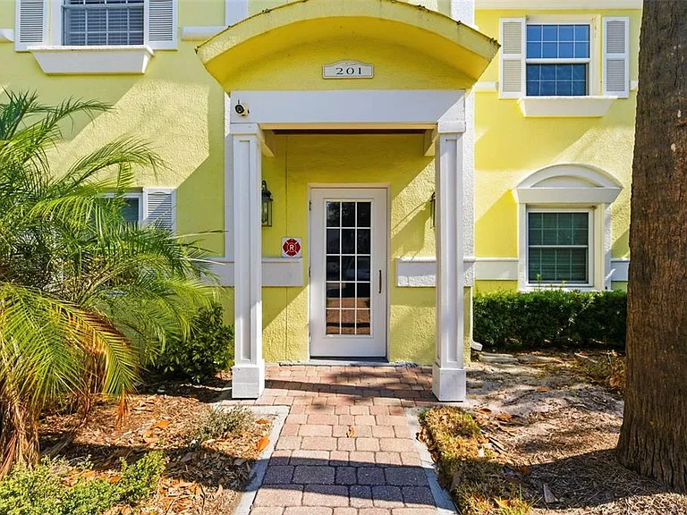 201 Pompano Dr SE #C — Photo 37