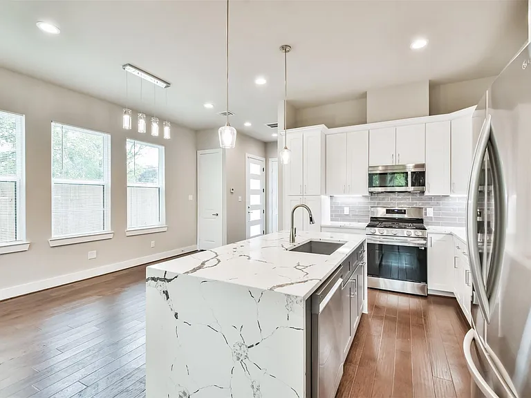 810 Mansfield St — Photo 17