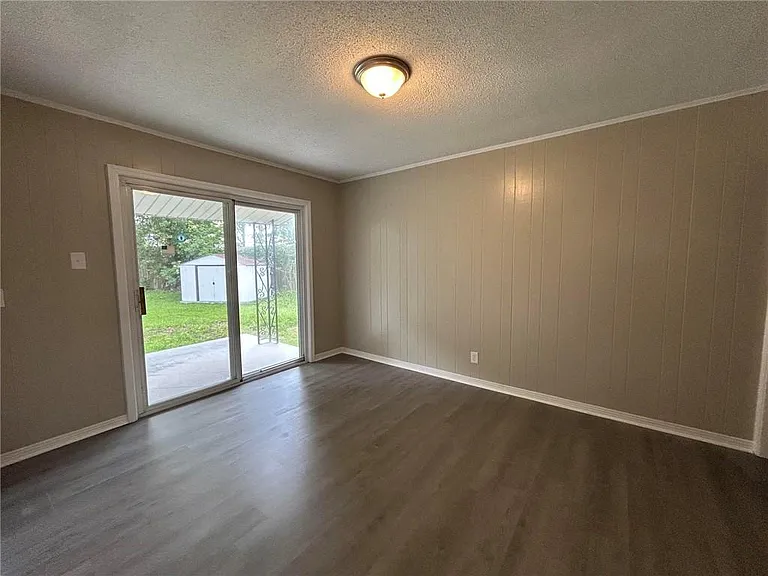 506 Seville Dr — Photo 7
