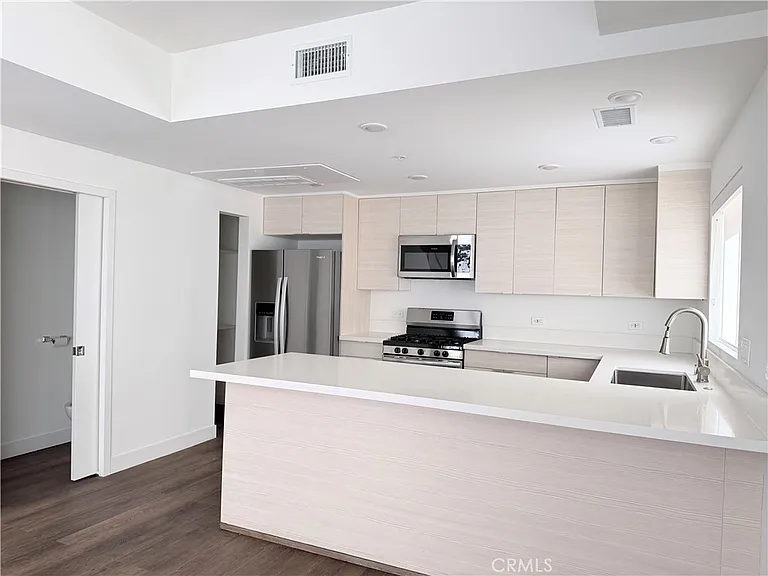 1245 N New Hampshire Ave #5 — Photo 2