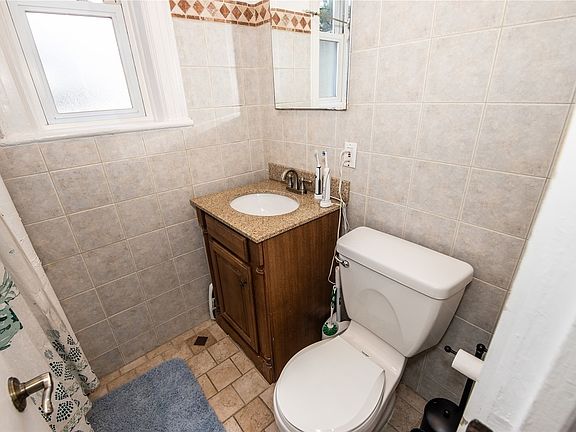 5th image of 30 Shipherd Ave APT 7B