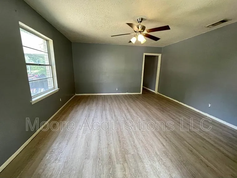 1437 S Rusk St — Photo 3