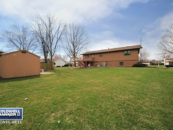 2nd image of 909 Lakewood Dr