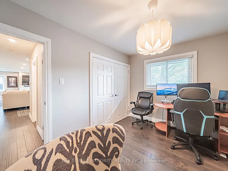 1277 Gainsborough Dr — Photo 27