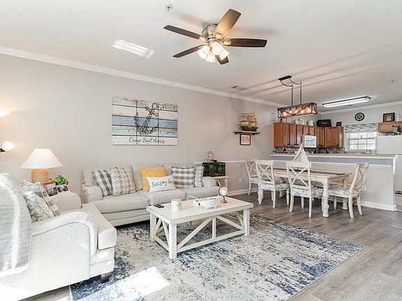 5th image of 224 Castle Dr. #1402