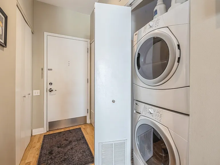 950 W Huron St #402 — Photo 9