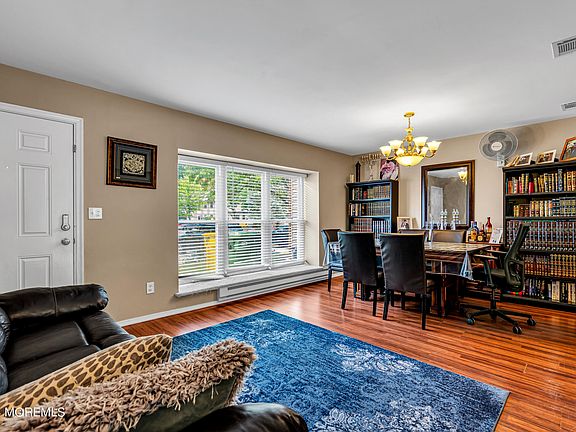5th image of 136 Stratford Place