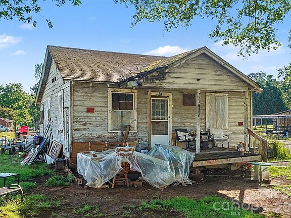 3rd image of 103 Carrigan Dr