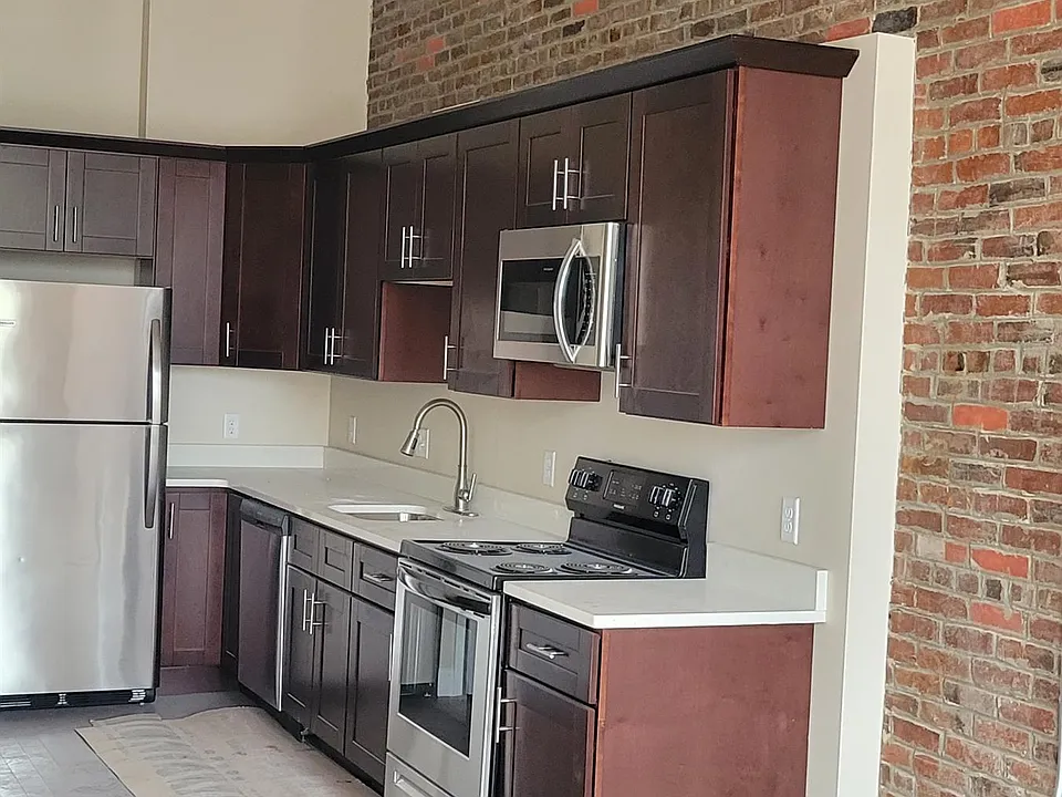 231 Central St #301