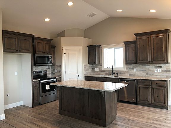 3rd image of 4839 Mountain Bend Dr