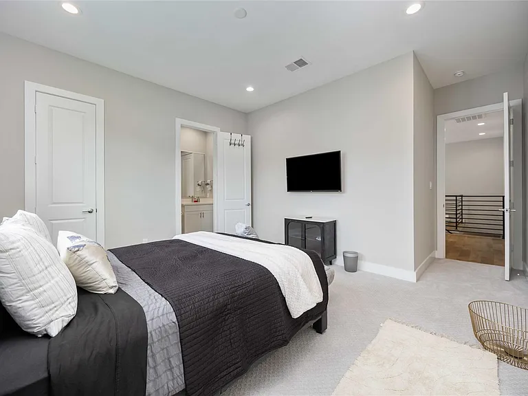 5821 Kansas St — Photo 31