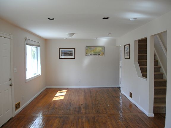 4th image of 18 Leonard Dr