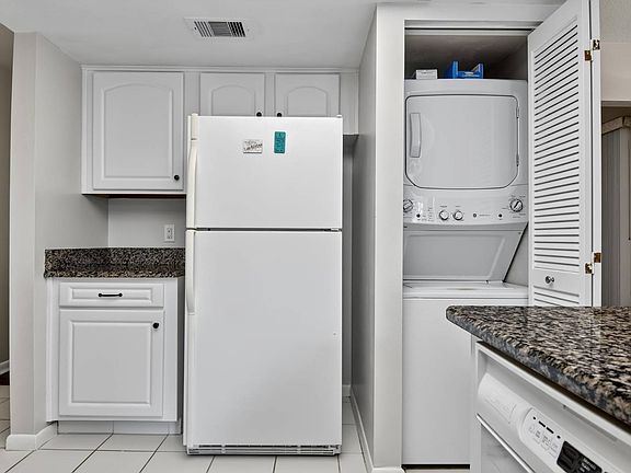3rd image of 8 Mid Oaks Cir #8