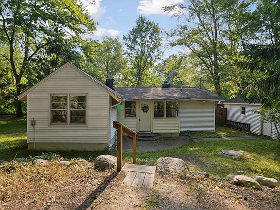 2nd image of 6780 Packer Dr NE