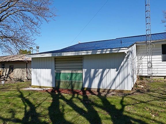 3rd image of 2075 Quail Ave