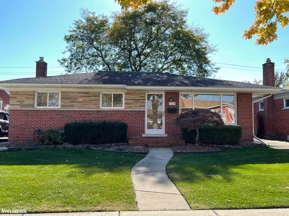 21742 Timberidge St, Saint Clair Shores, MI 48082