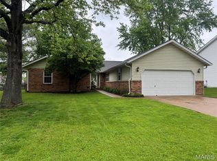1005 Arlington Dr, Columbia, IL 62236