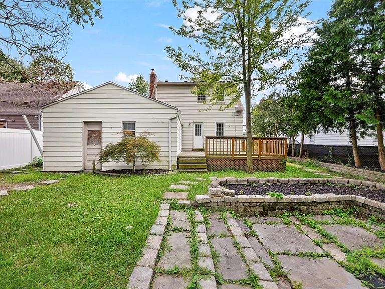 1674 Eaton Rd — Photo 6