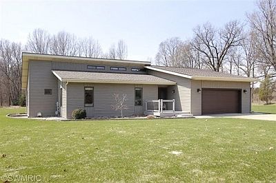 1st image of 44082 Woodview Dr