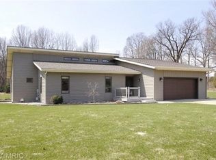 44082 Woodview Dr, Mattawan, MI 49071