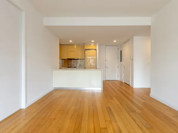 11-02 49th Avenue image 4 of 12