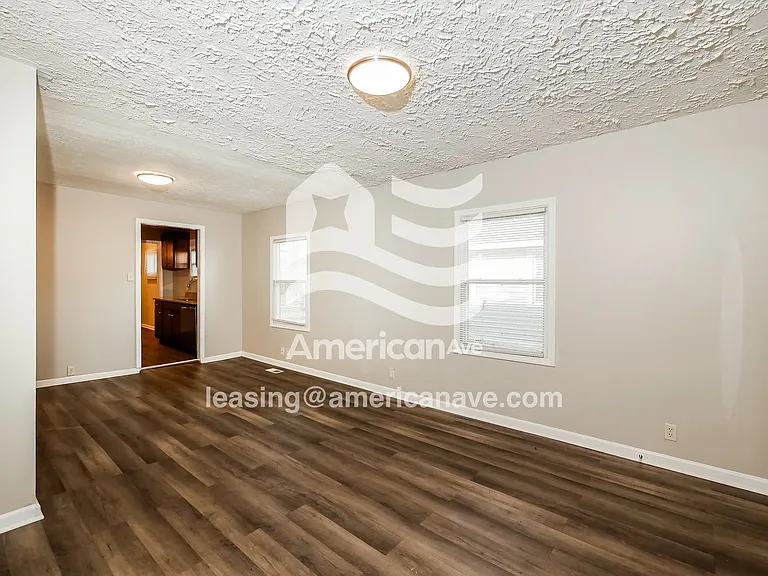 1274935_006_wm_-_living_room_13457850.jpg