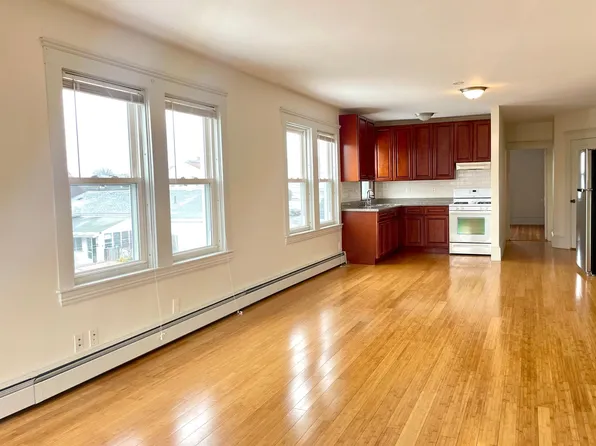 235 Harwich St #2W, New Bedford, MA 02745