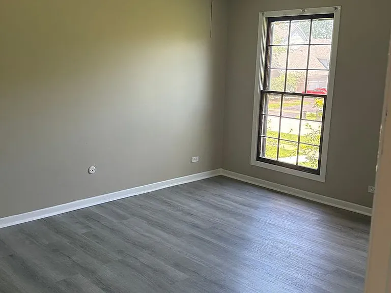 5S470 Scots Dr #D — Photo 14