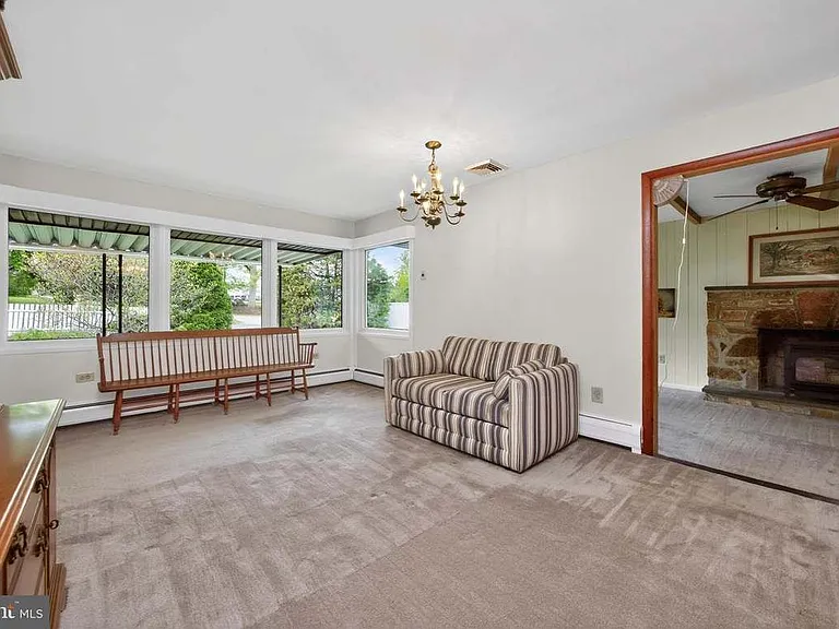 221 Hillside Dr — Photo 8