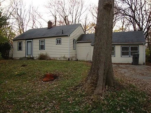 4230 Woodridge Blvd photo 1