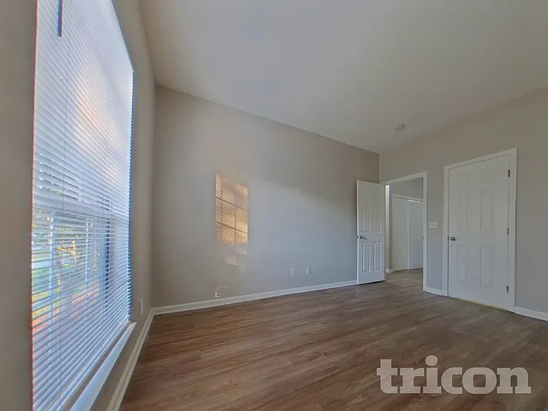 101 Royal Crest Dr — Photo 11