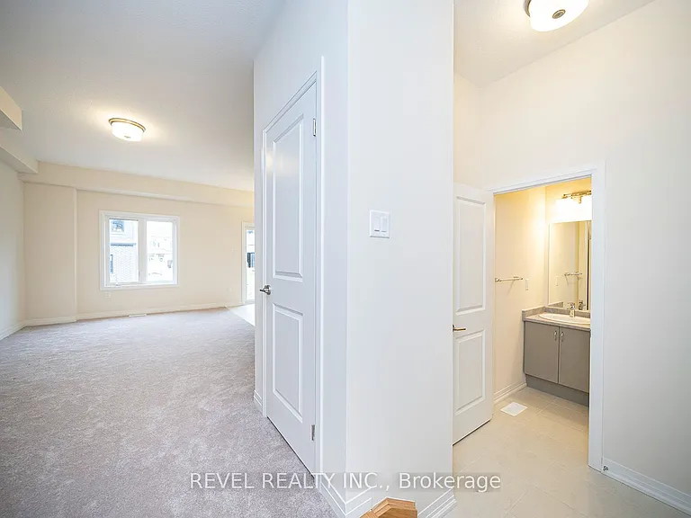 31 Wakeling Dr — Photo 4