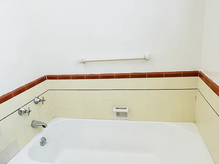 1110 Menlo Ave #1108-1/4 — Photo 12