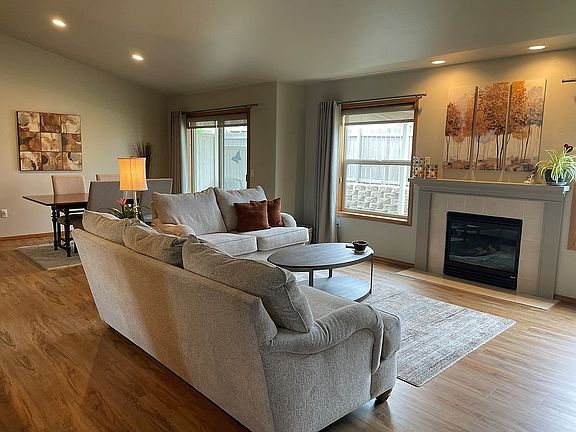 5th image of 747 Goldenview Pl