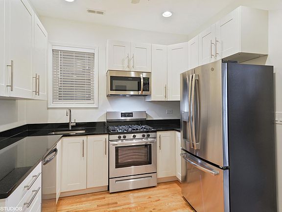 4th image of 2741 W Fullerton Ave #1