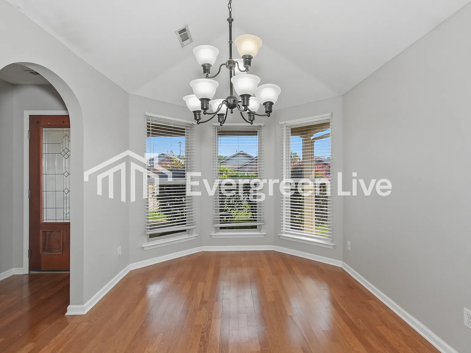3 bed, 2.0 bath, 1459 sqft, $1,645 — Photo 3