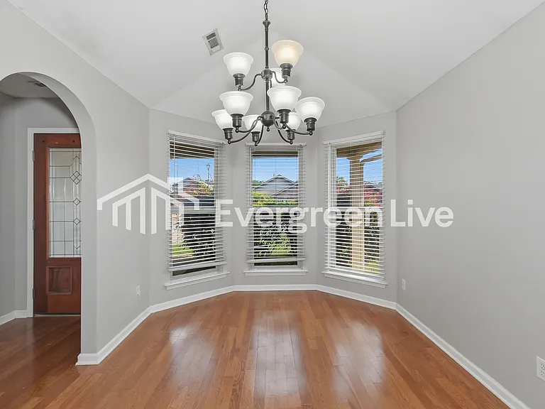 187 Roscommon Rd — Photo 3
