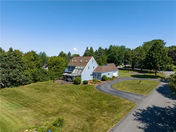 10 Coggeshall Way, Middletown, RI 02842