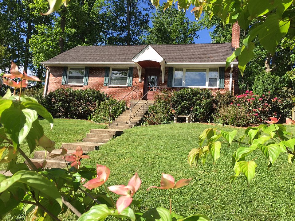 1st image of 7303 Woodley Pl