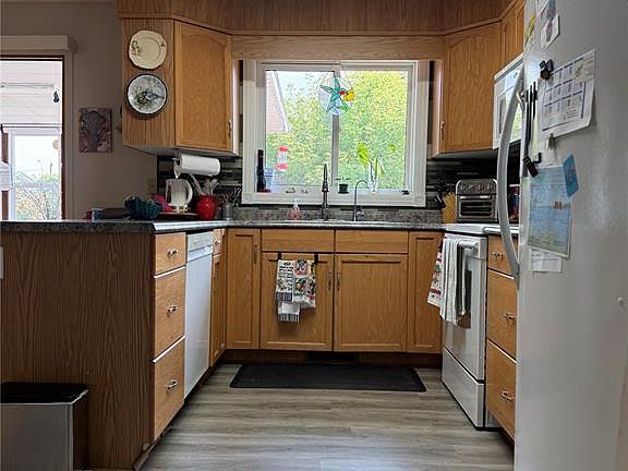 2nd image of 218 Rose STREET