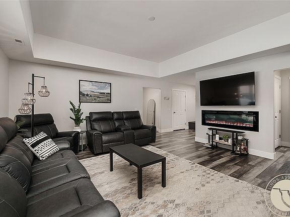 4th image of 1315 Watson Peak Rd