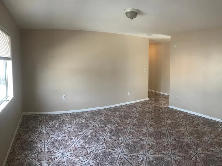 8106 S San Pedro St #3 — Photo 7