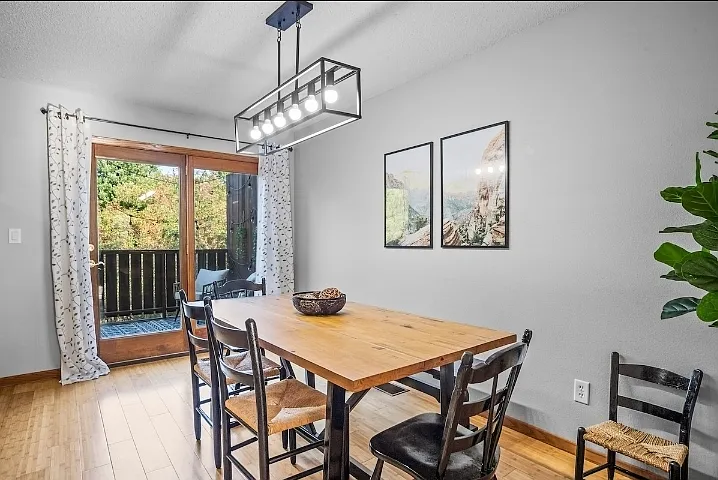 2 bed, 1.5 bath, 1325 sqft, $1,850 — Photo 4
