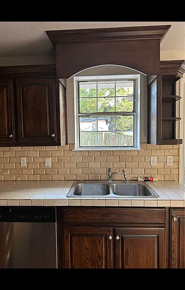 725 E Locust St — Photo 11