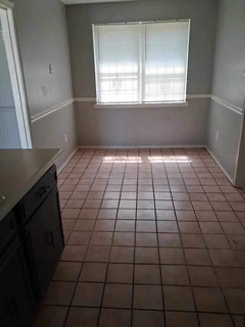3 Bed 2 Bath Raleigh Home Available NOW — Photo 2