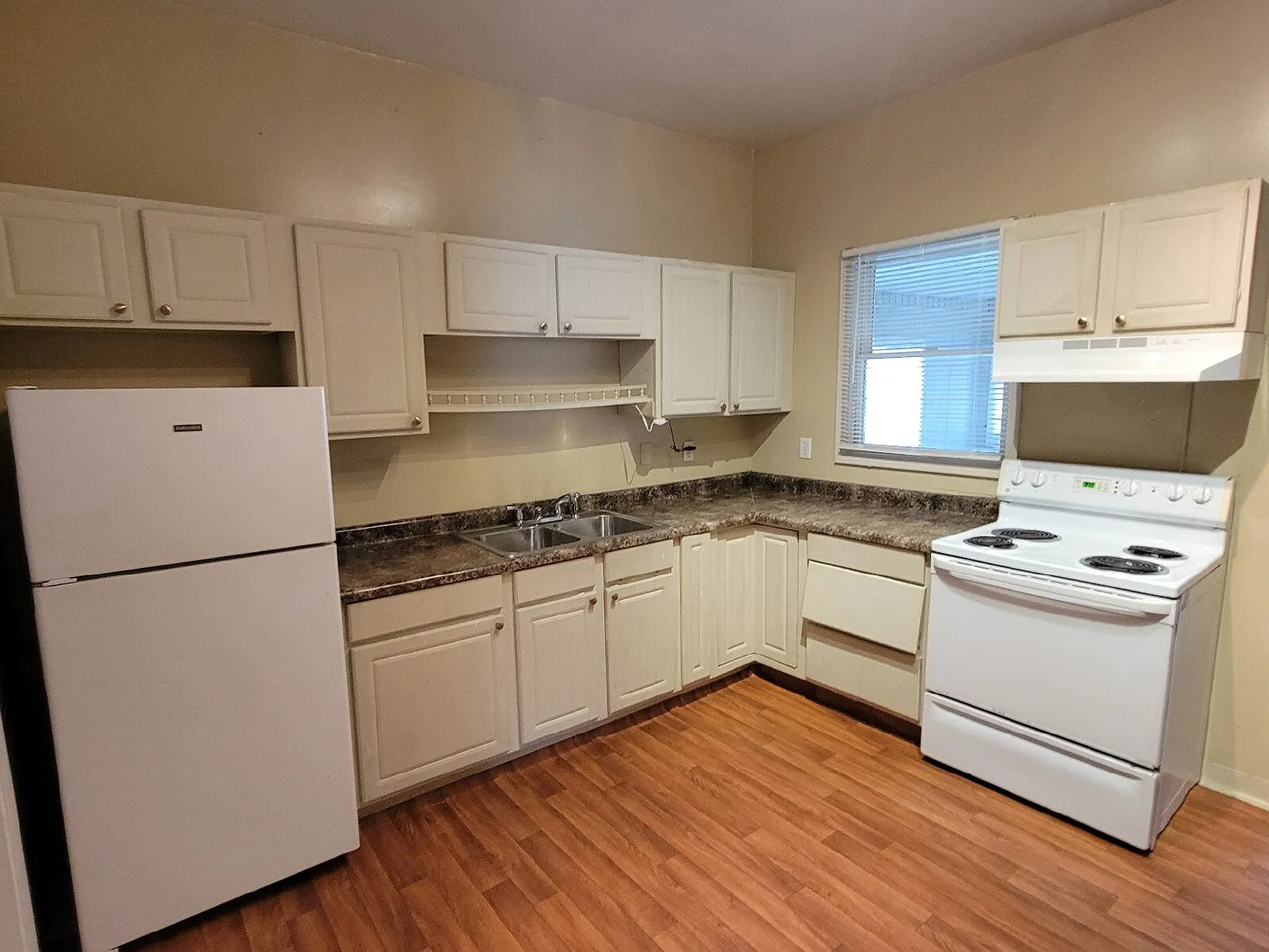 2 bed, 1.0 bath, $1,150 — Photo 2