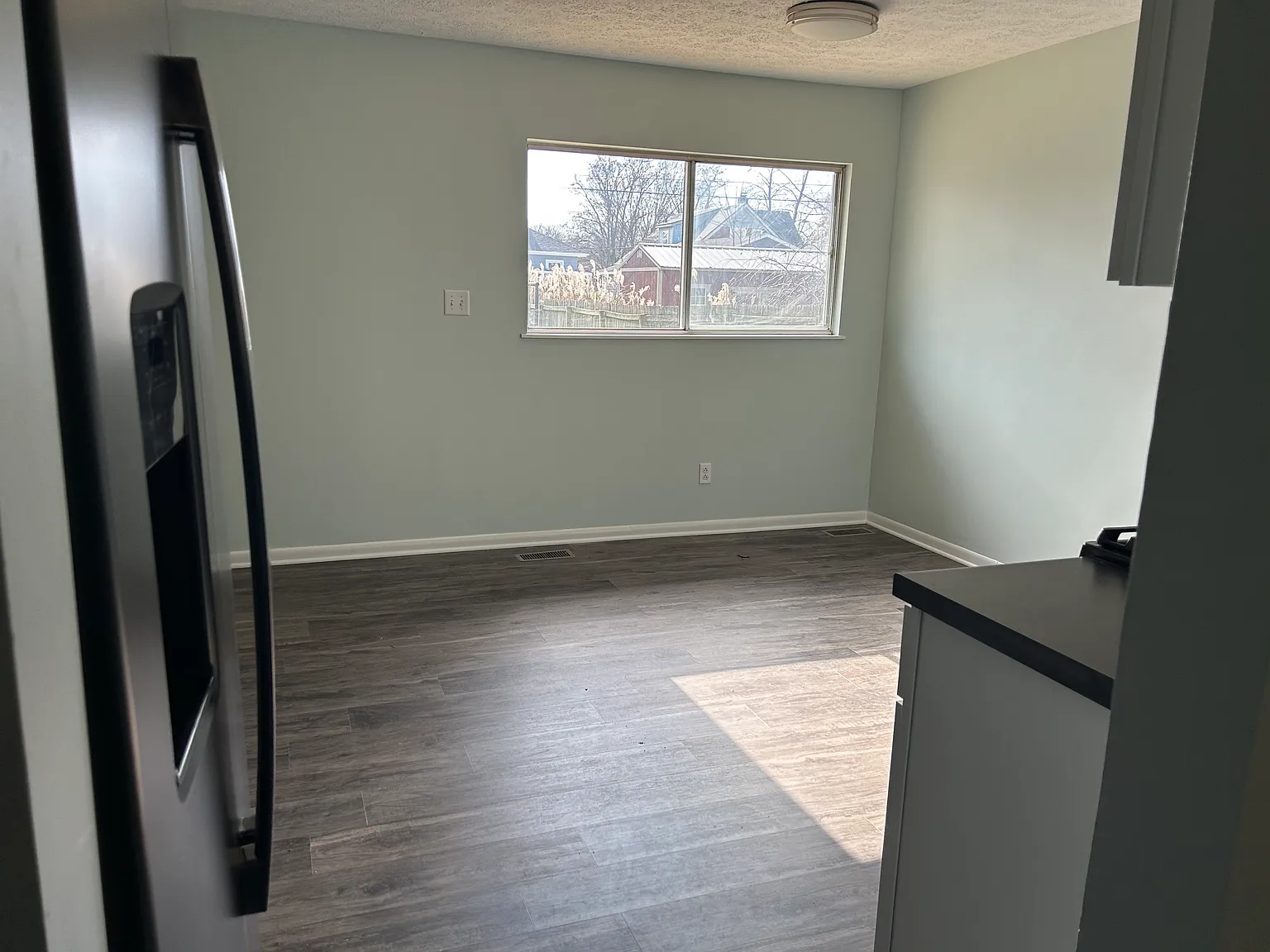 3 bed, 964 sqft, $1,495 — Photo 3