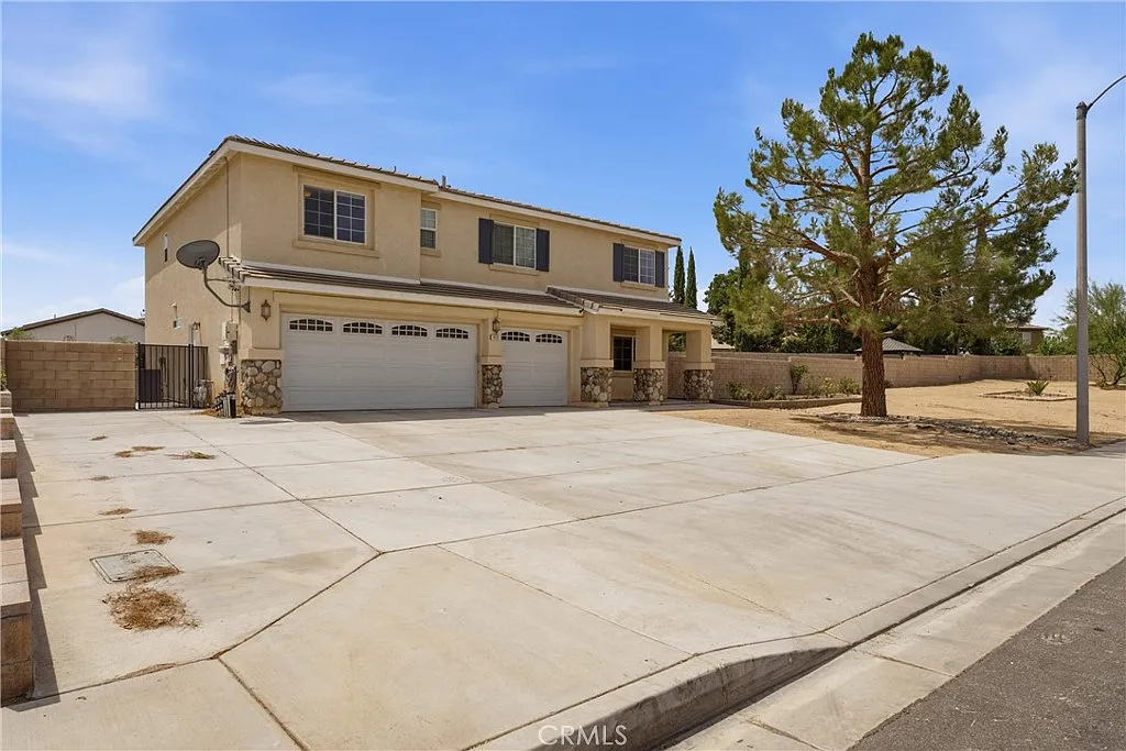 5 bed, 4.0 bath, 2872 sqft, $3,850 — Photo 3